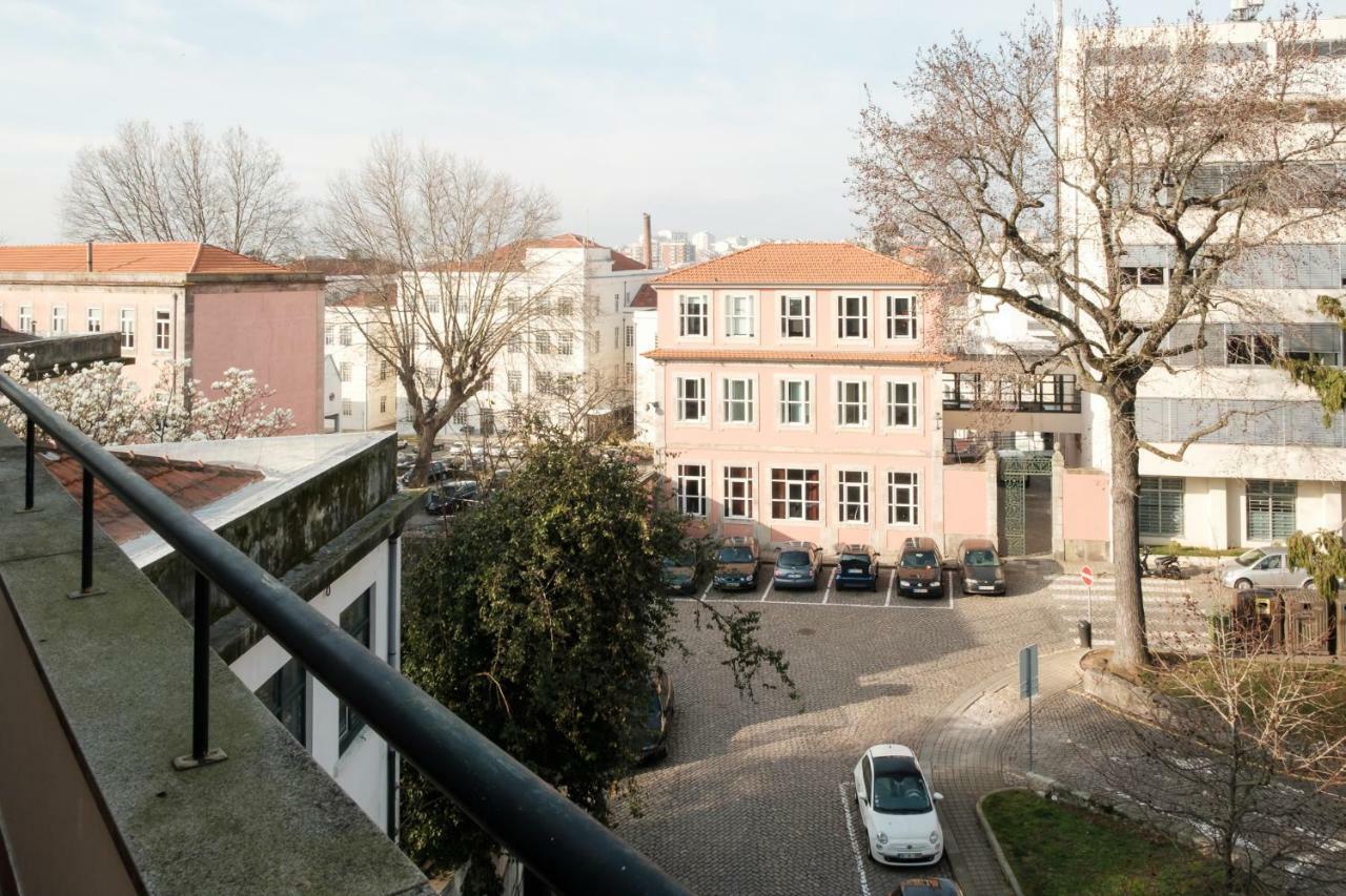 Apartment With Balcony In The Square Porto Zewnętrze zdjęcie