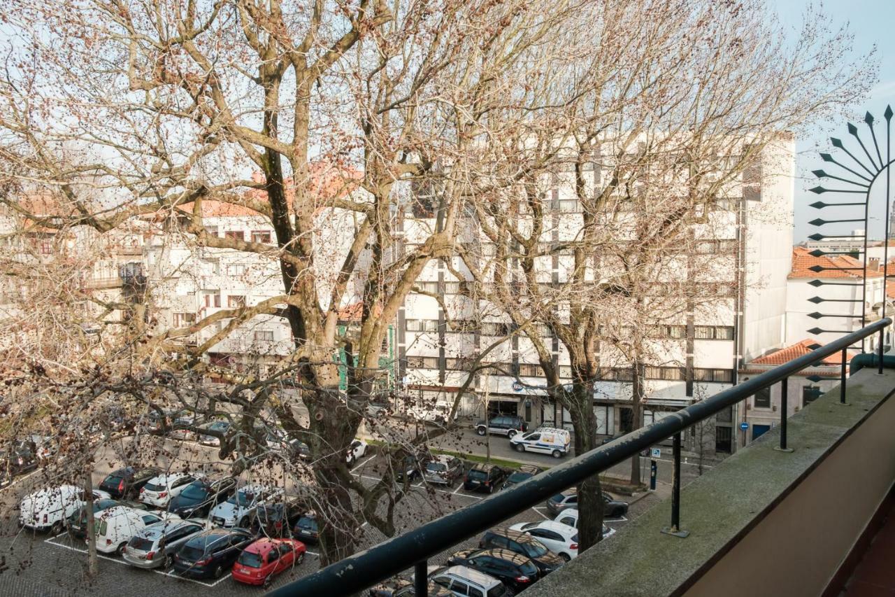 Apartment With Balcony In The Square Porto Zewnętrze zdjęcie