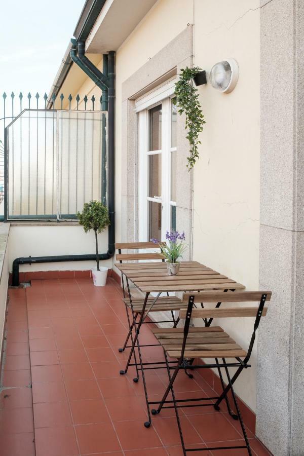 Apartment With Balcony In The Square Porto Zewnętrze zdjęcie
