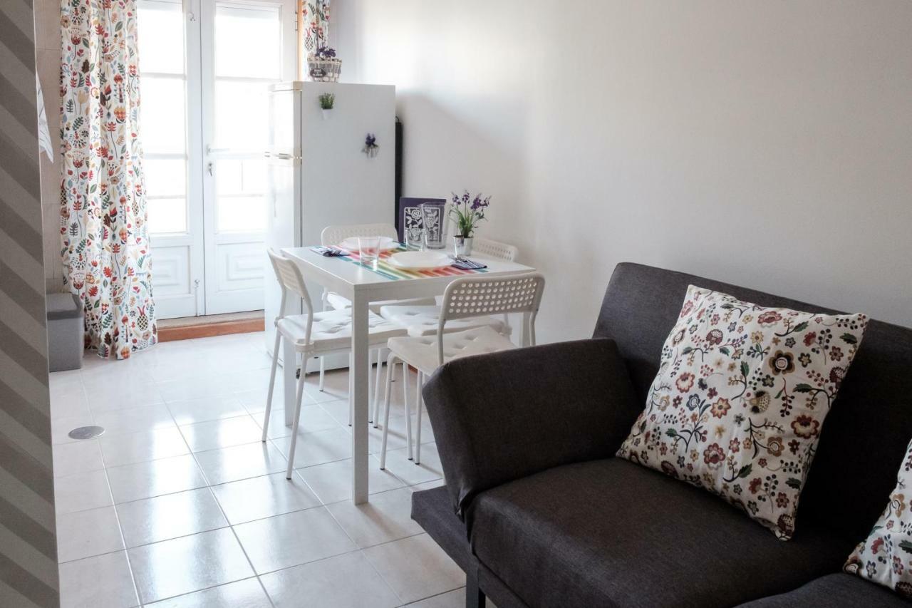 Apartment With Balcony In The Square Porto Zewnętrze zdjęcie